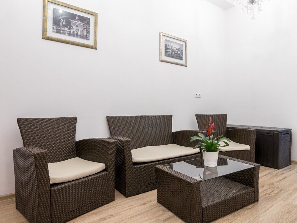 G12 Aparthotel
