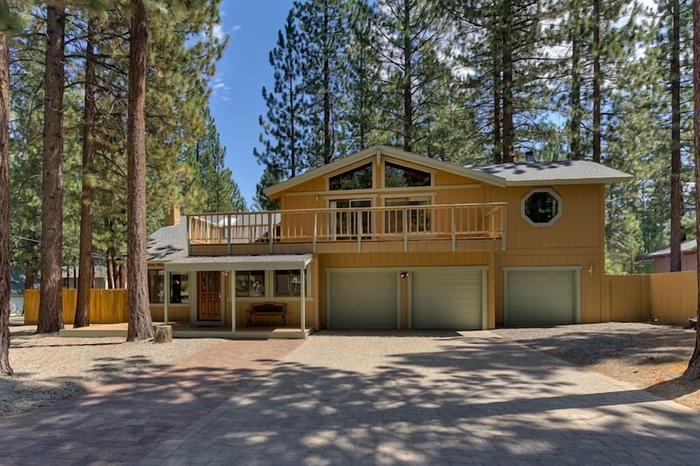 3042 Sierra Boulevard