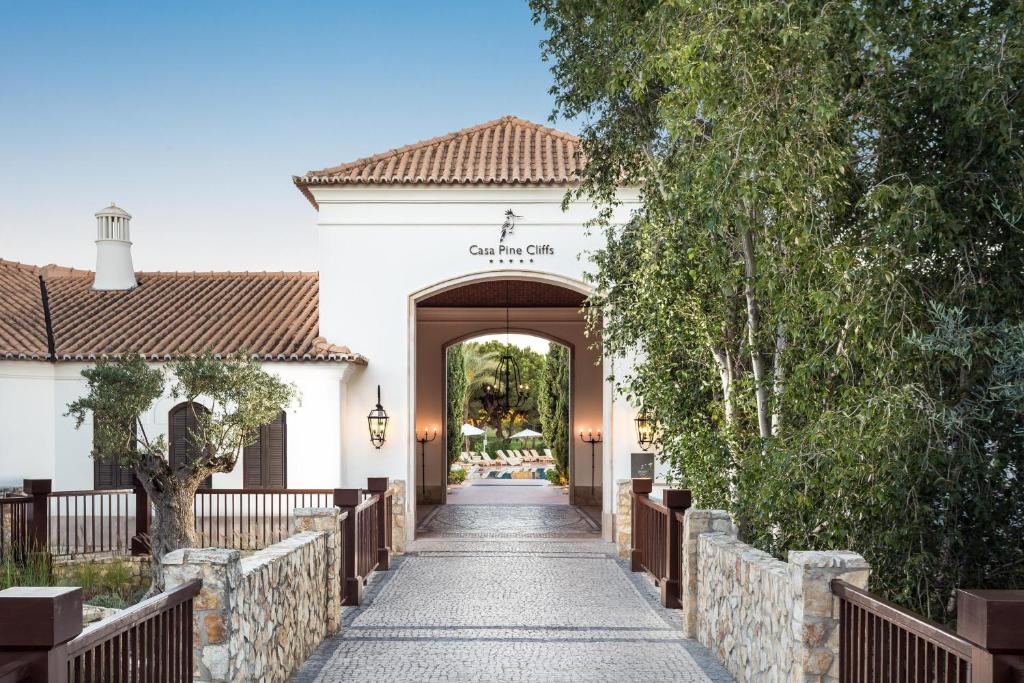 Pine Cliffs Residence a Luxury Collection Resort