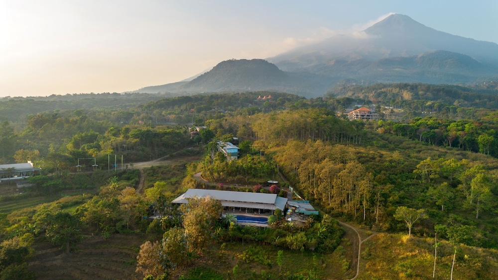 Royal Caravan Hotel & Outbound