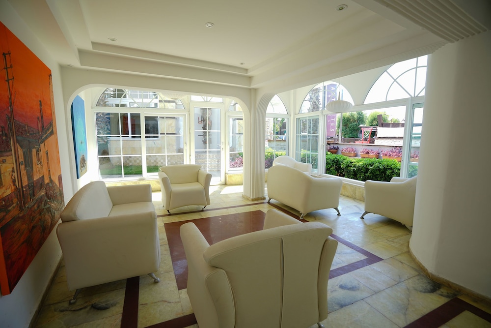 Art Suites Hotel