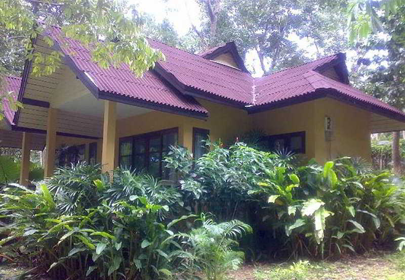 Tonsai Bay Resort