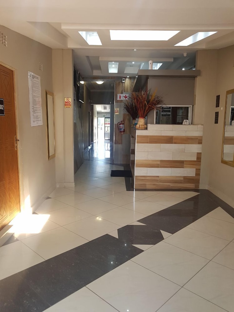 Country City Lodge