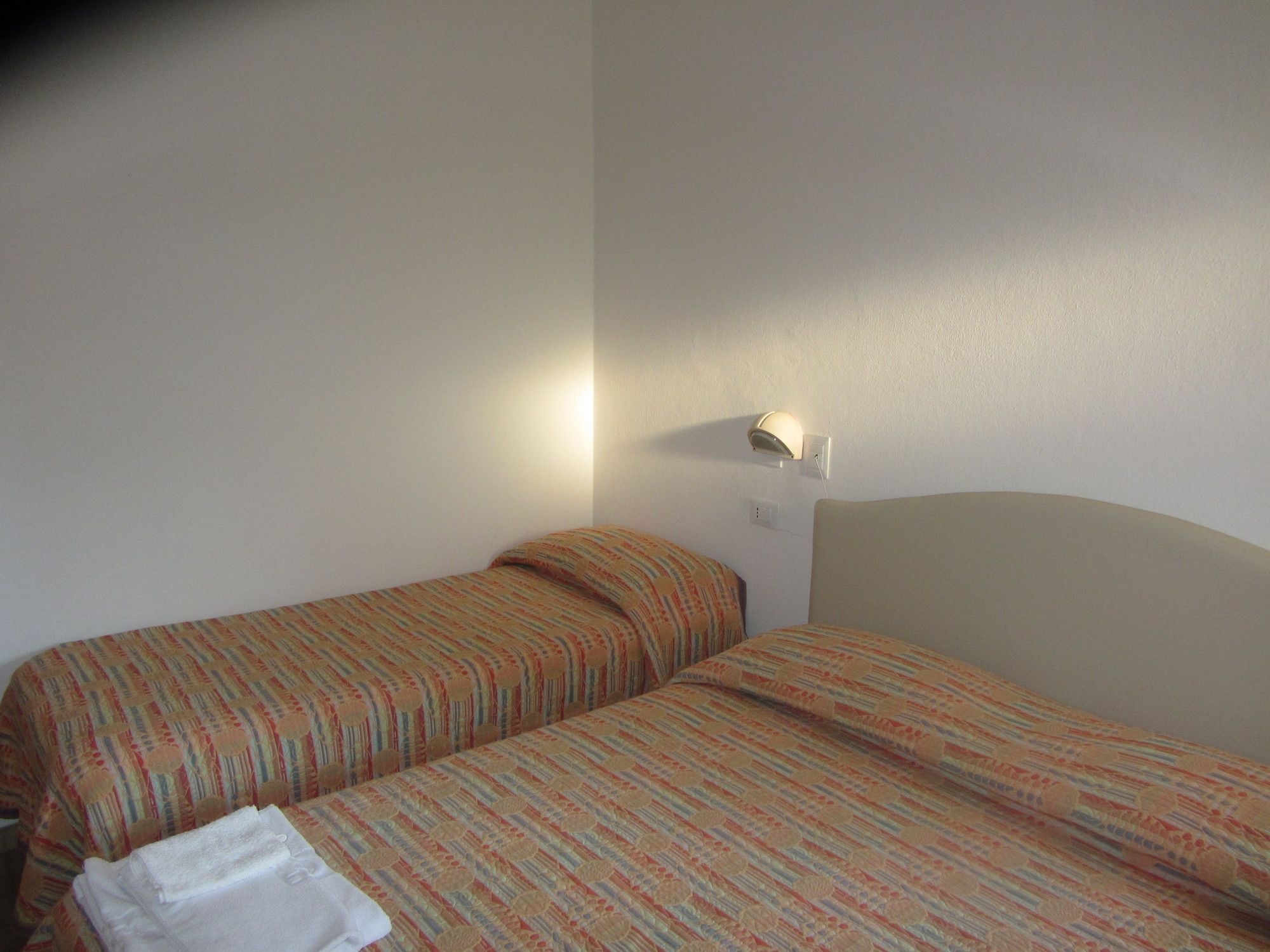 Easy Hotel