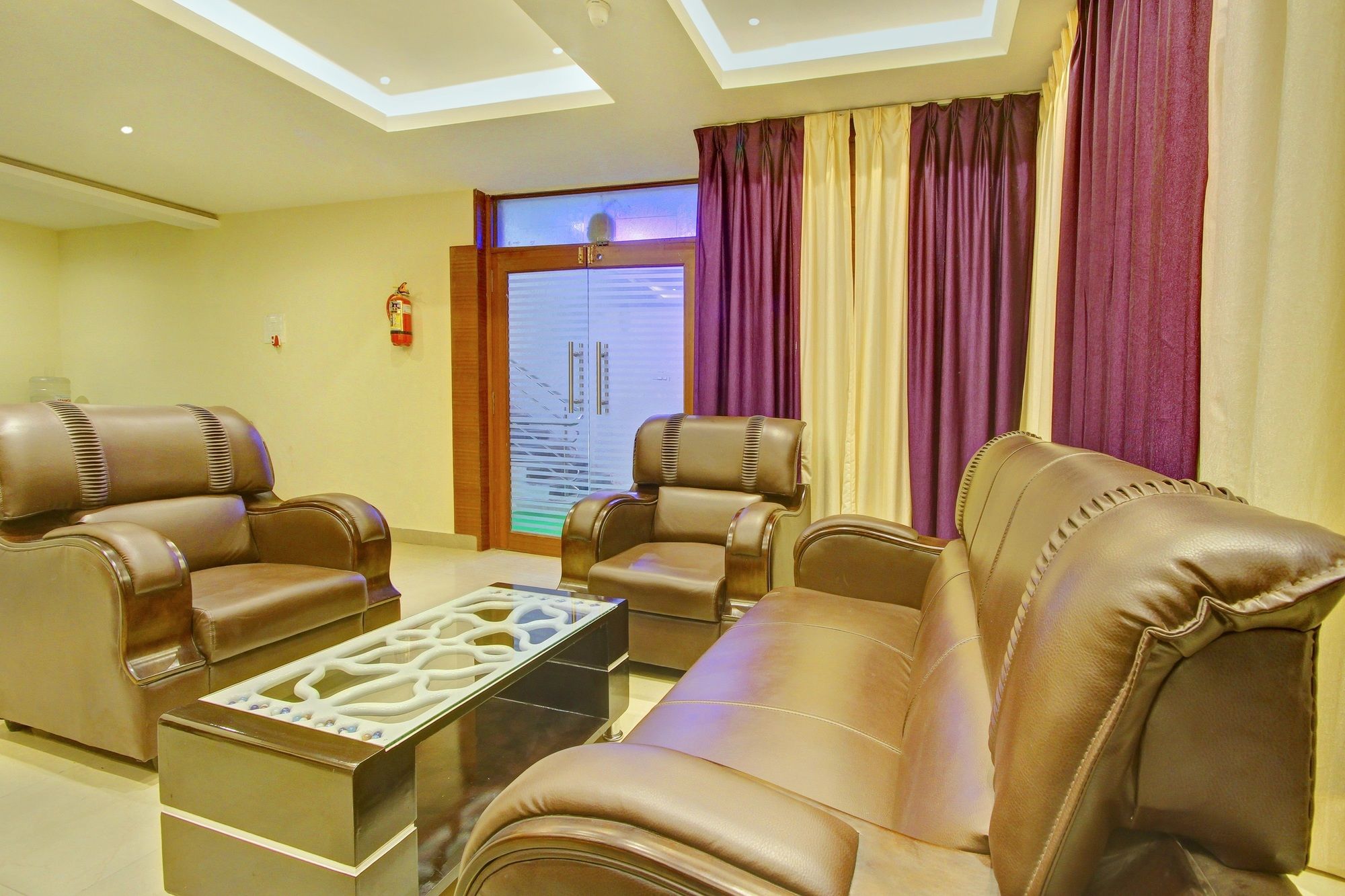 SVS Luxury Rooms by OYO Rooms