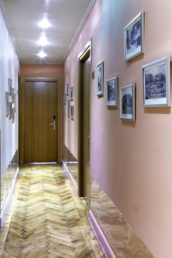 Sweet Home Hotel