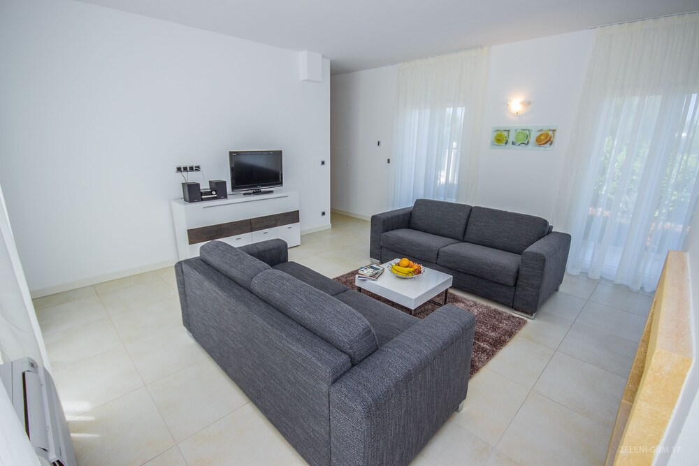 Splitska Villas