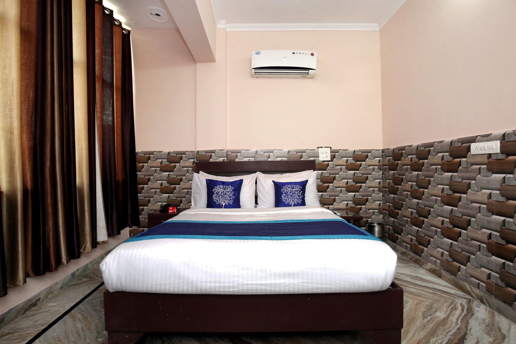 Hotel Him Sagar Palace