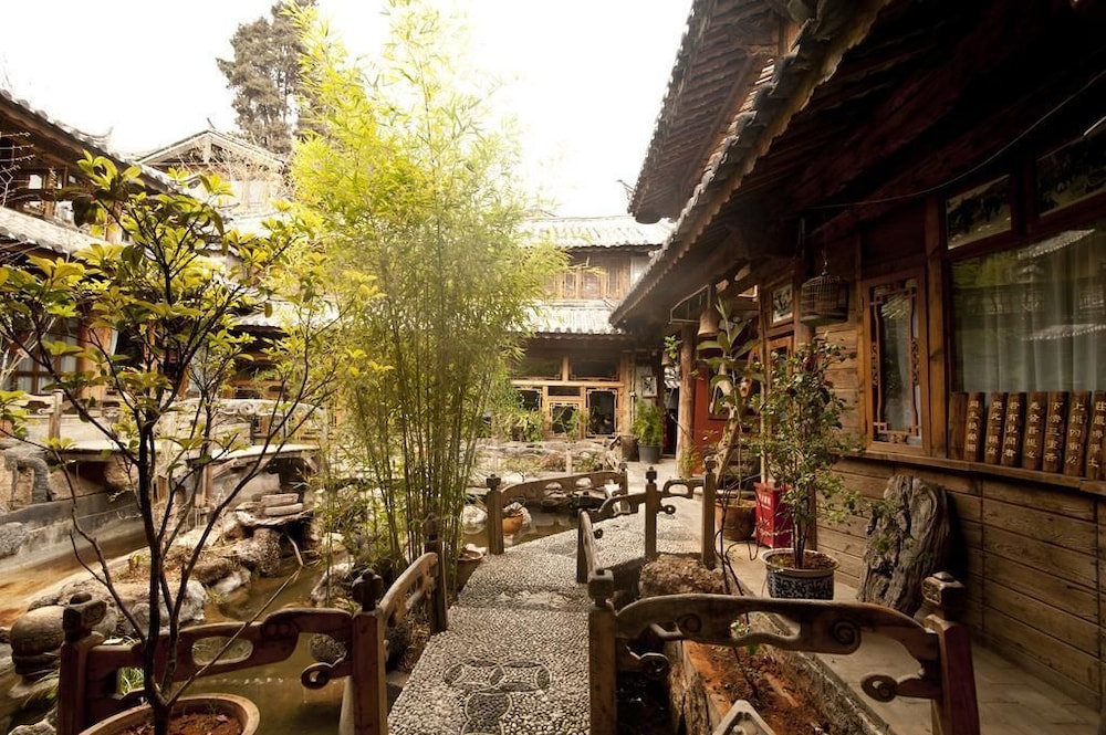 Lijiang Courier Inn