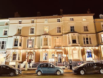 Lawton & Lauriston Court