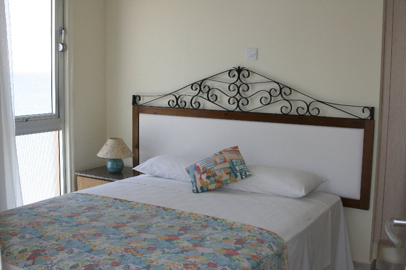 Mackenzie Beach Hotel & Apartments