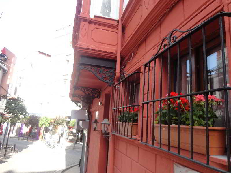Corner Hot