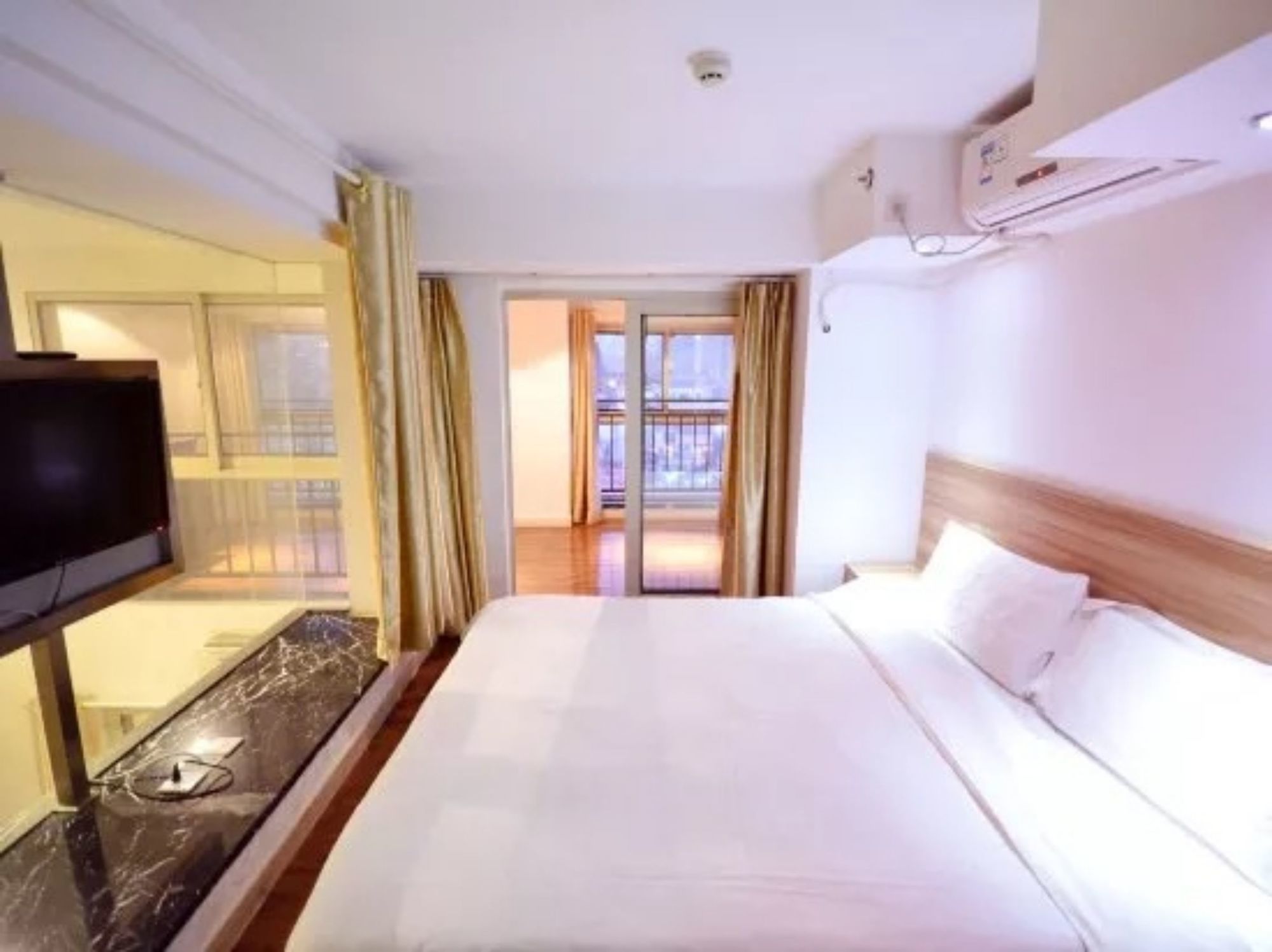 Guanggu Hotel