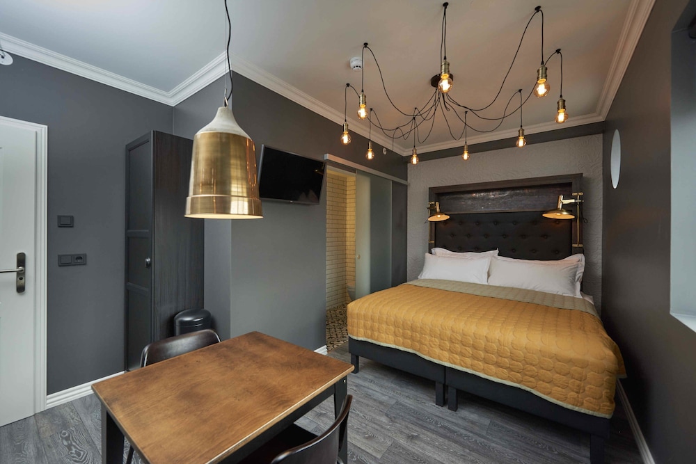 One - A Townhouse Hotel