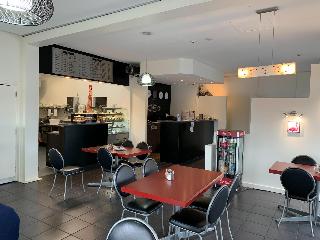Point Break Backpackers & Cafe