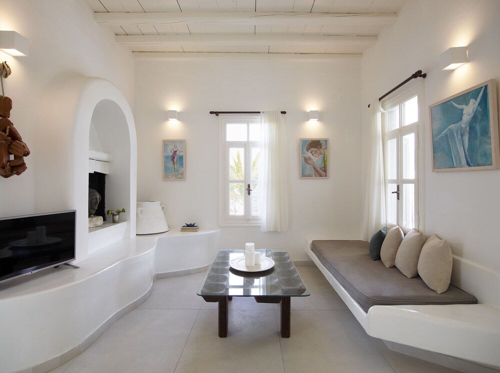Leonis Summer Houses