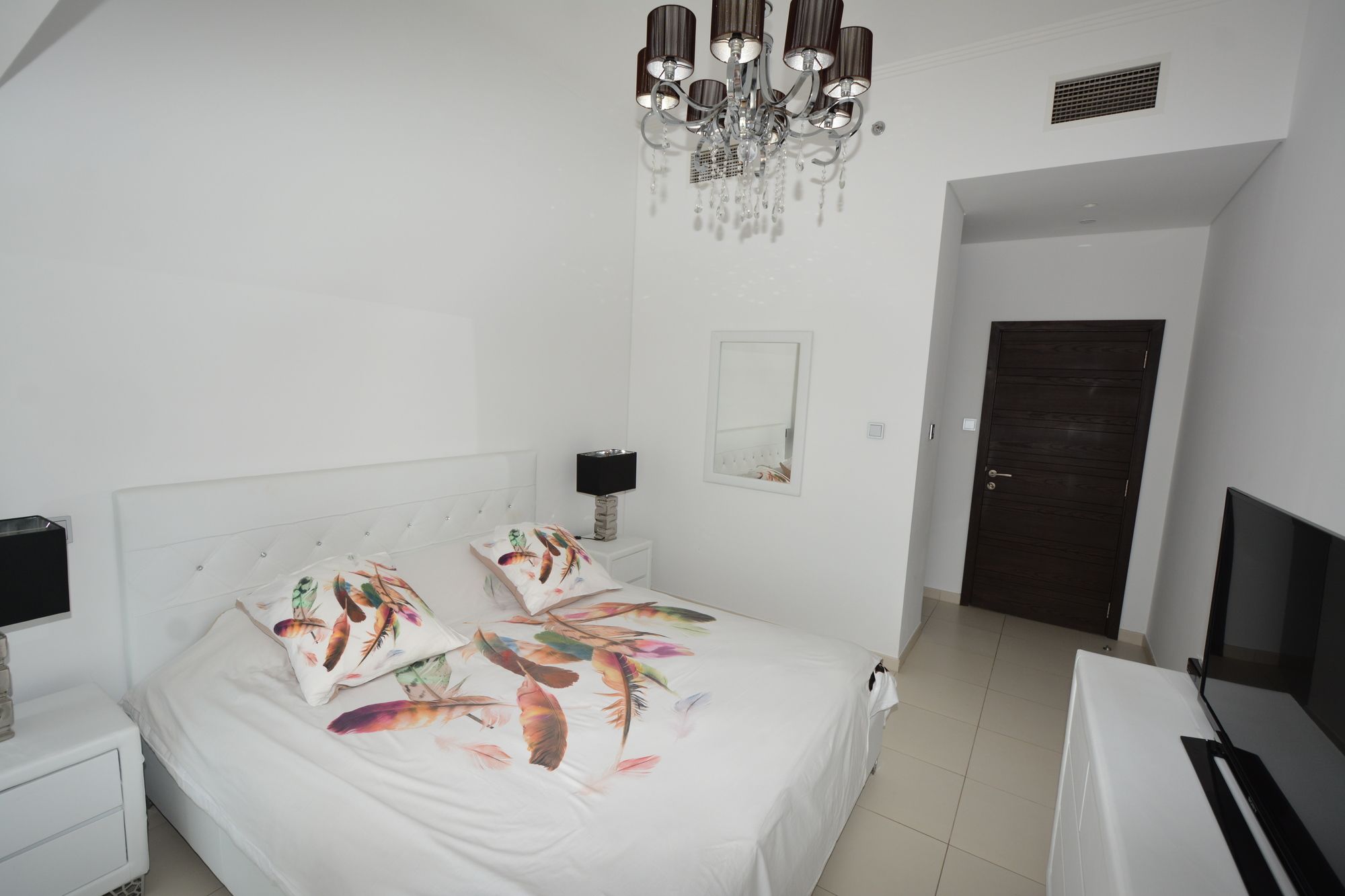 Cayan Tower by Deluxe Holiday Homes
