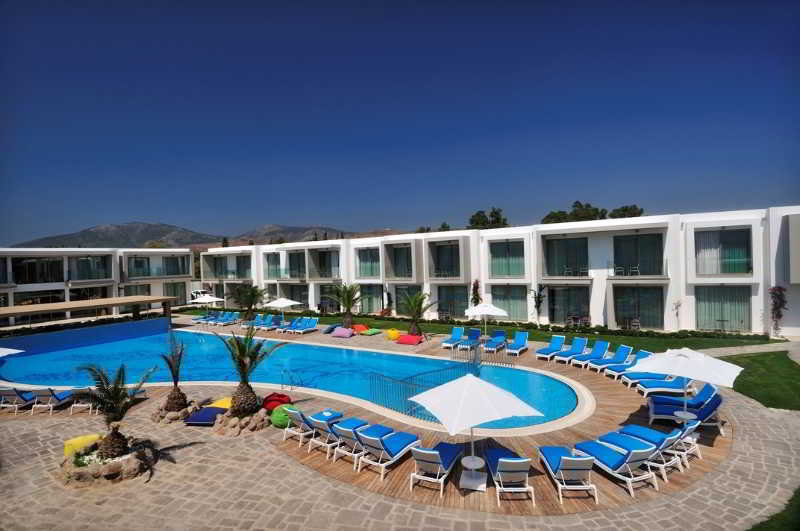 Luga Boutique Hotel  -  Beach & Restaurant