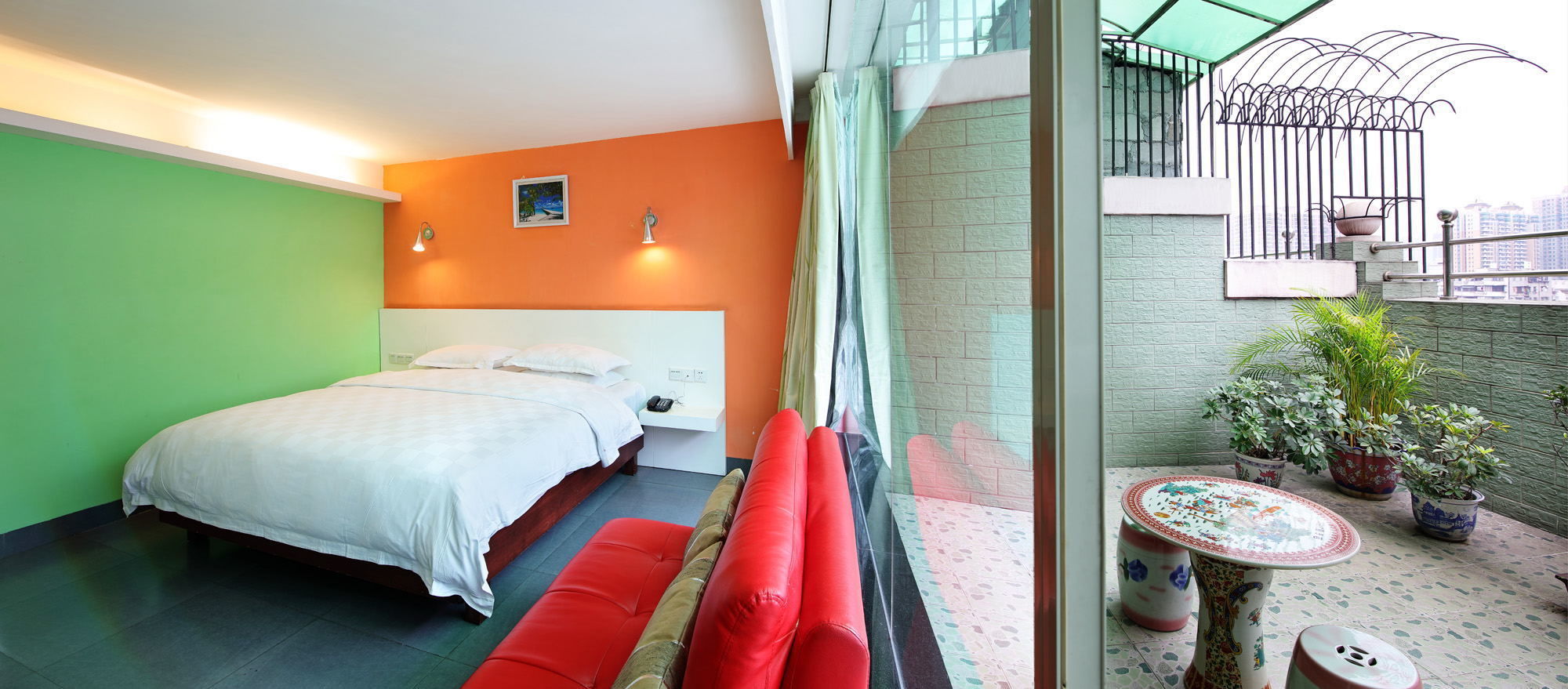 Ln White House Hotel