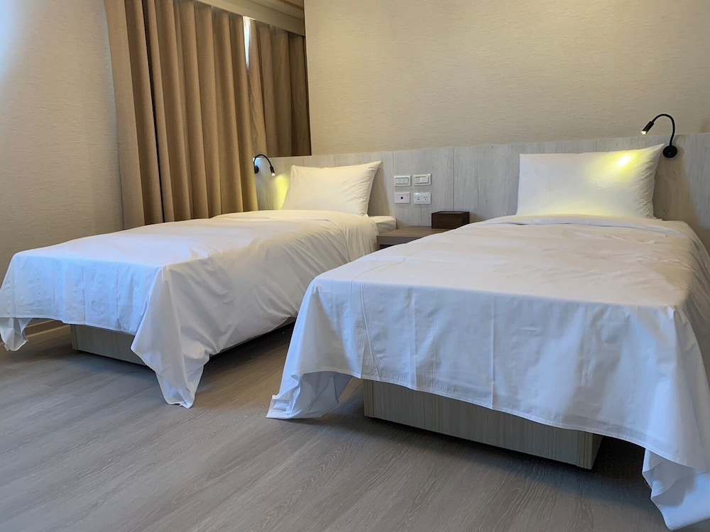Jing Jing Holiday Hotel