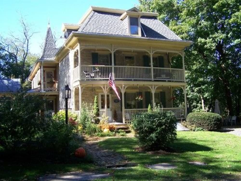 Fallen Tree Farm Bed And Breakfast