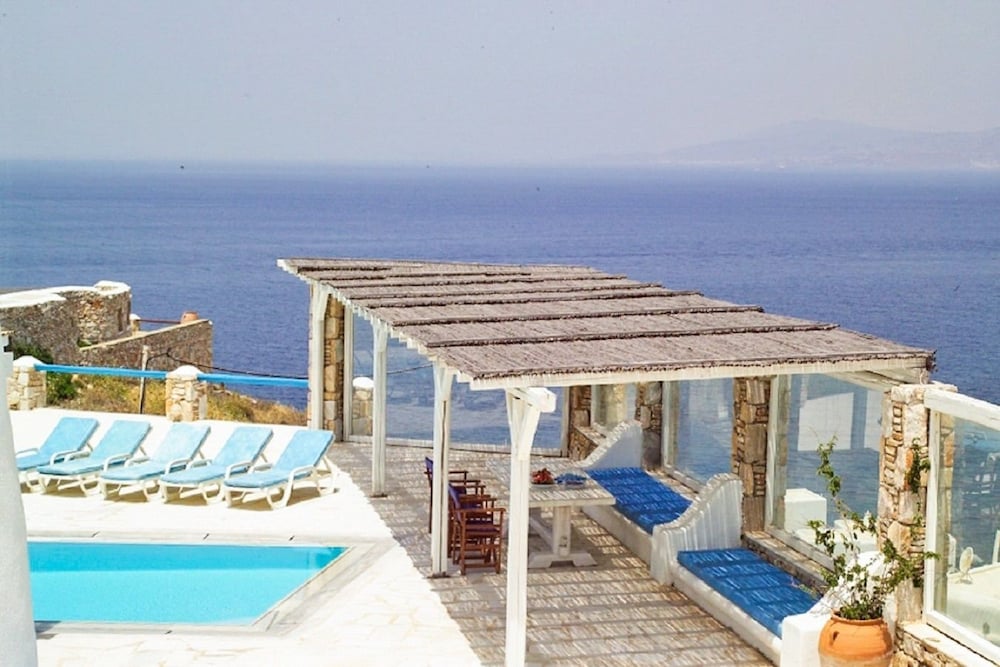 Adonis Villa