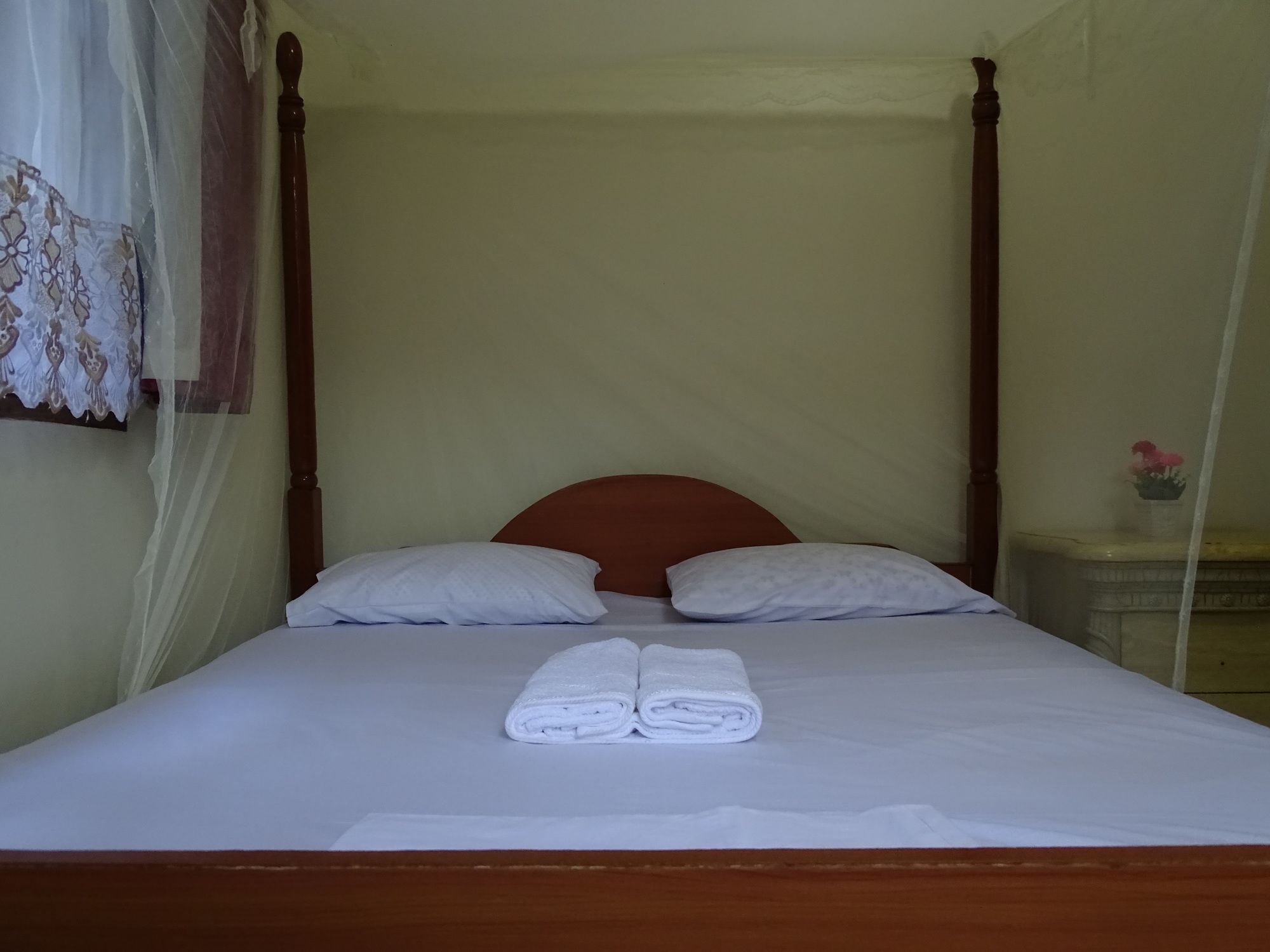 Angel’s Castle Hotel