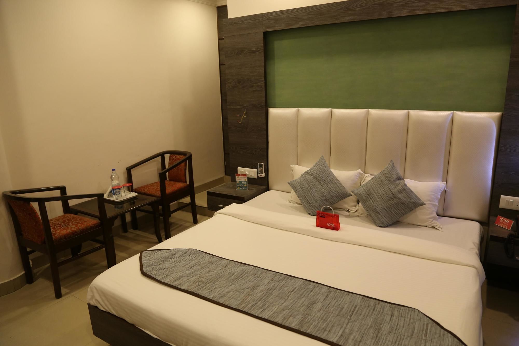 Oyo 1133 City Park Plaza