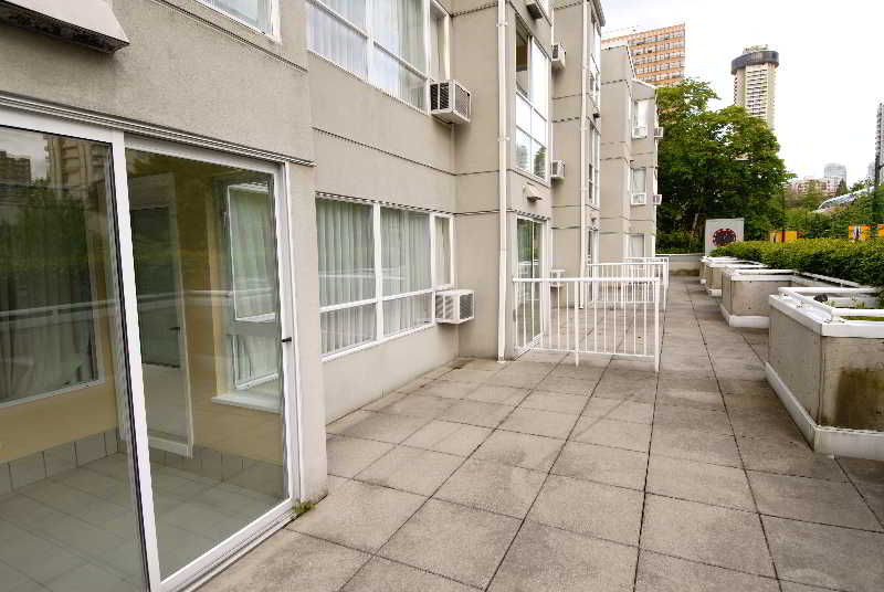 Robson Suites