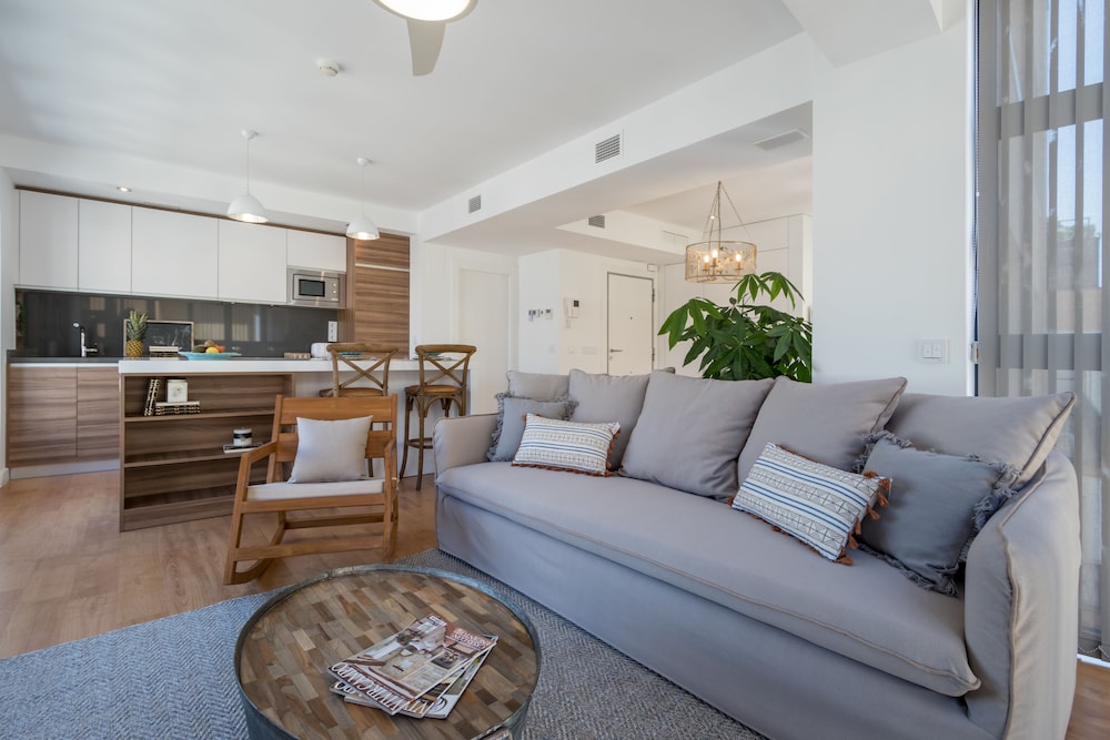 Chezmoihomes Plaza Nueva