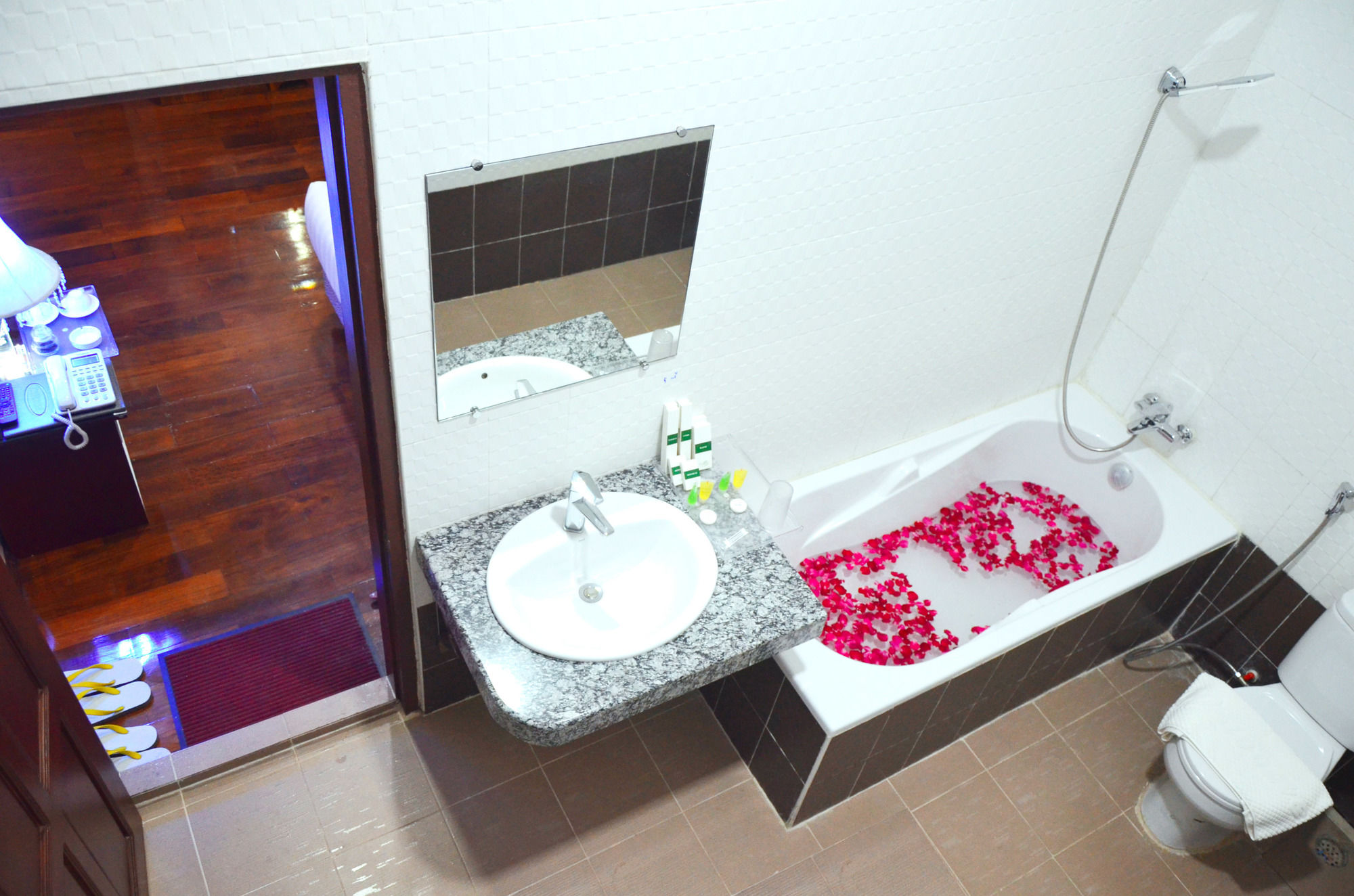 Golden City Light Hotel