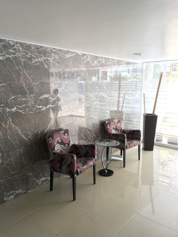 Grupo Kings Suites Chimborazo 567