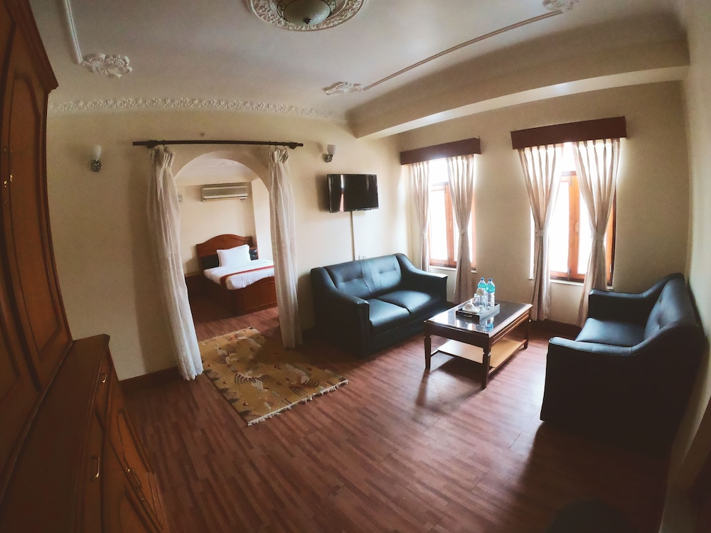 Bodhi Inn & Suite