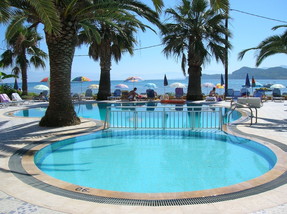 Maria's Beach Hotel & Apartments