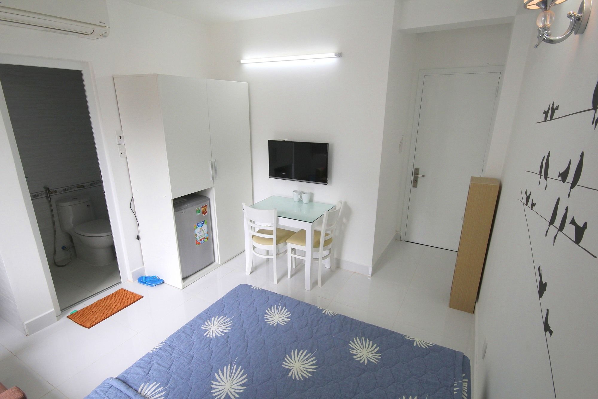 Smiley Apartment 9