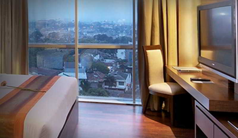 Luxton Bandung