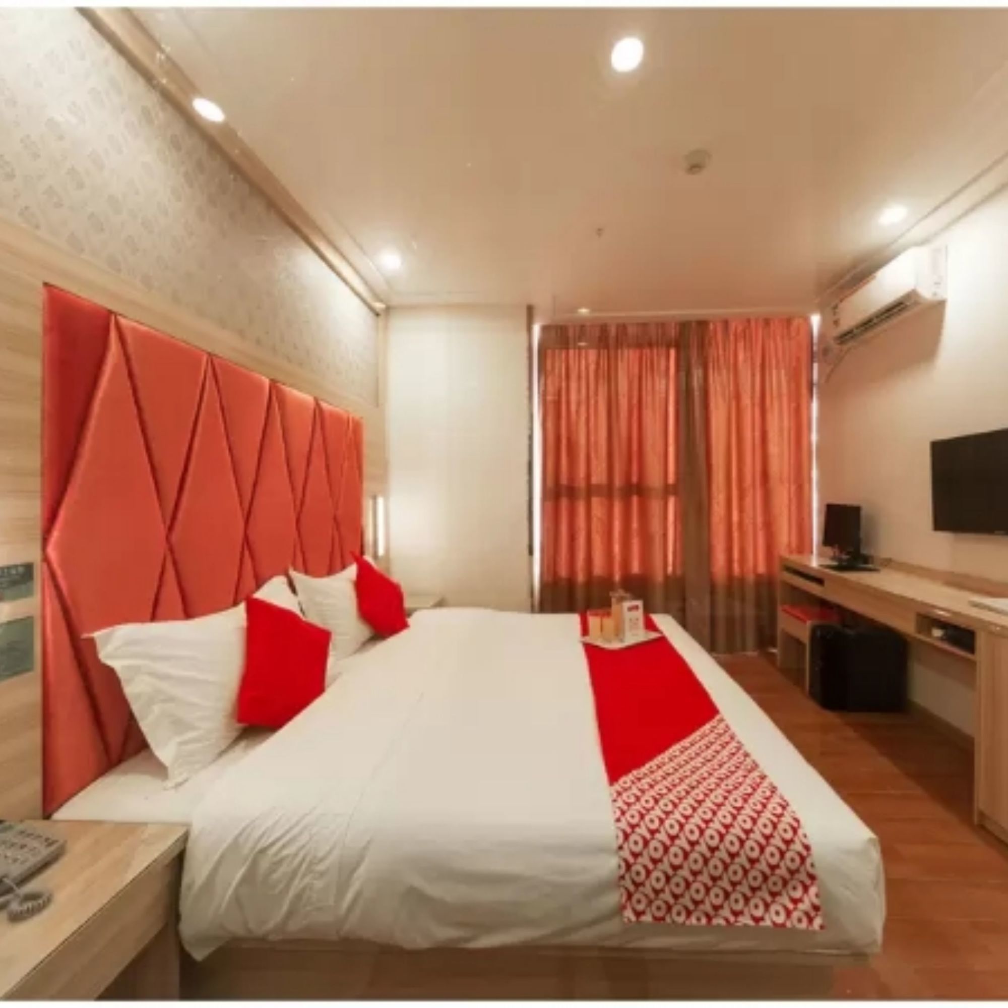 OYO 8011 Hotel