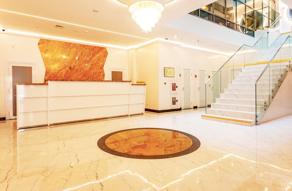 Harbor Club Hotel