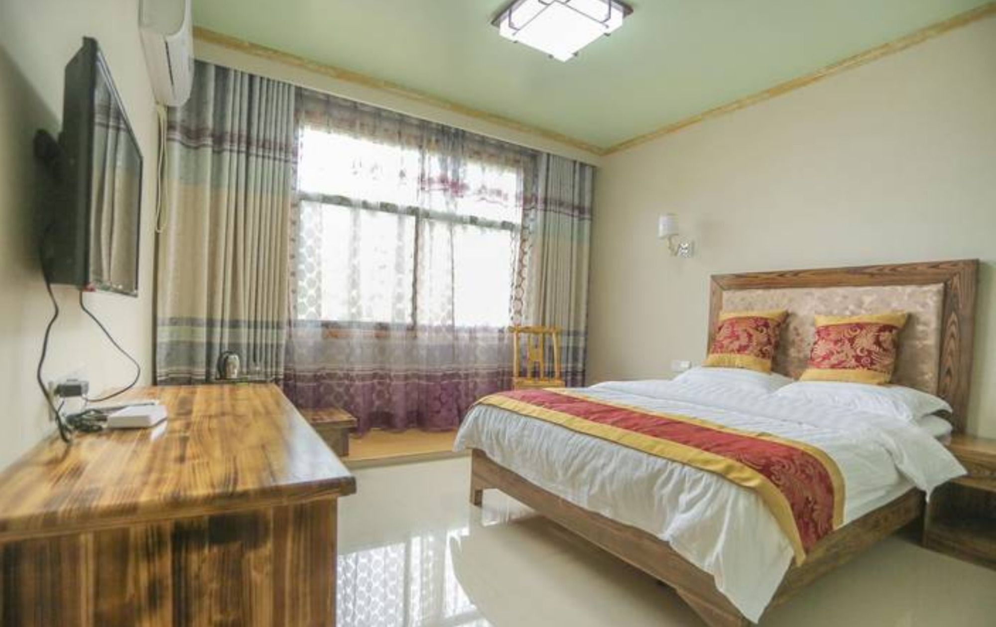 Xiaoqiaoliushui Renjia Inn