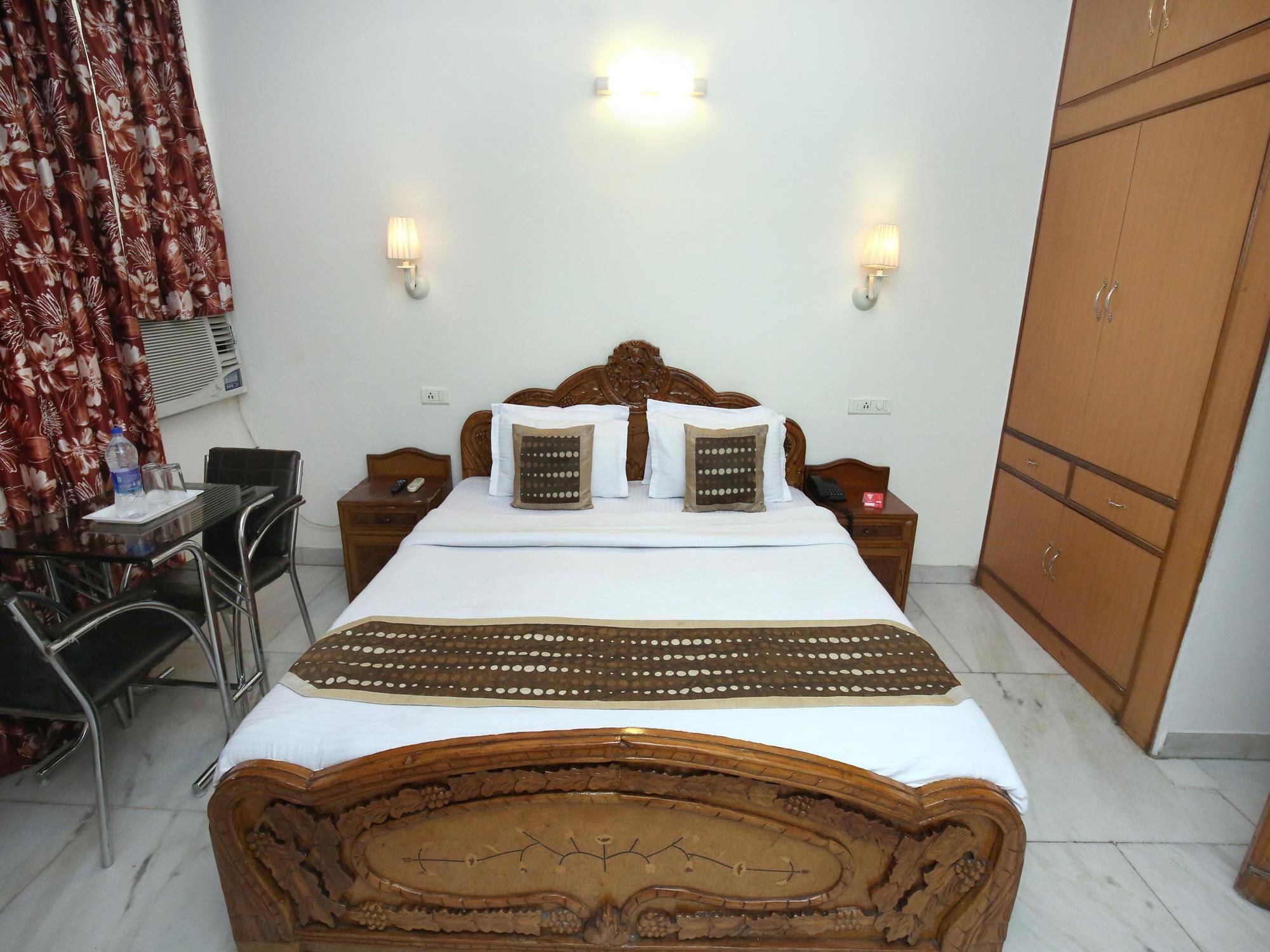 Hotel Skylark By OYO Rooms