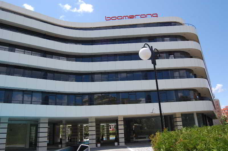 Boomerang Apartments