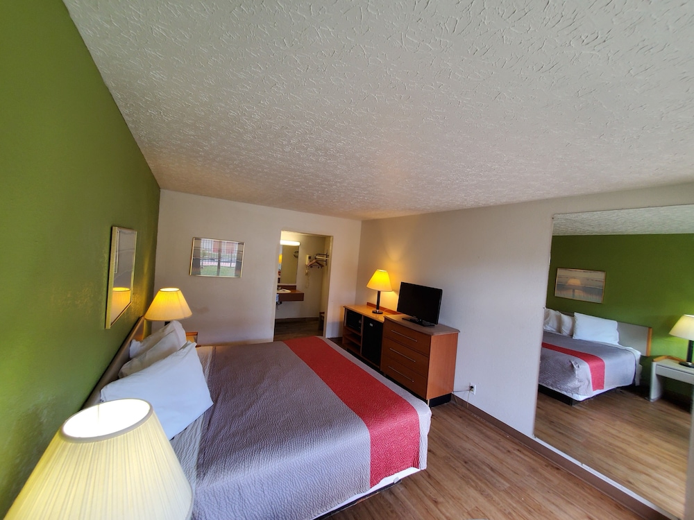 Knights Inn Frankfort — photo 3
