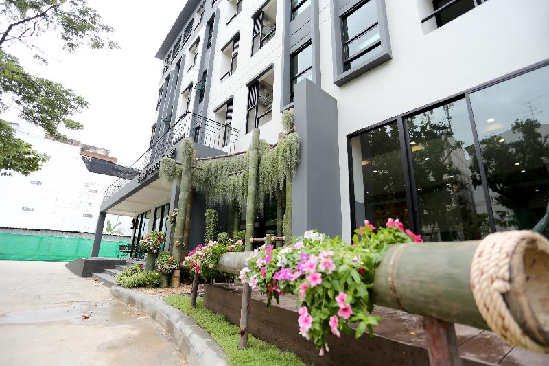 Bangkok Oasis Hotel