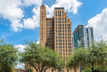Cambria Hotel Houston Downtown Convention Center