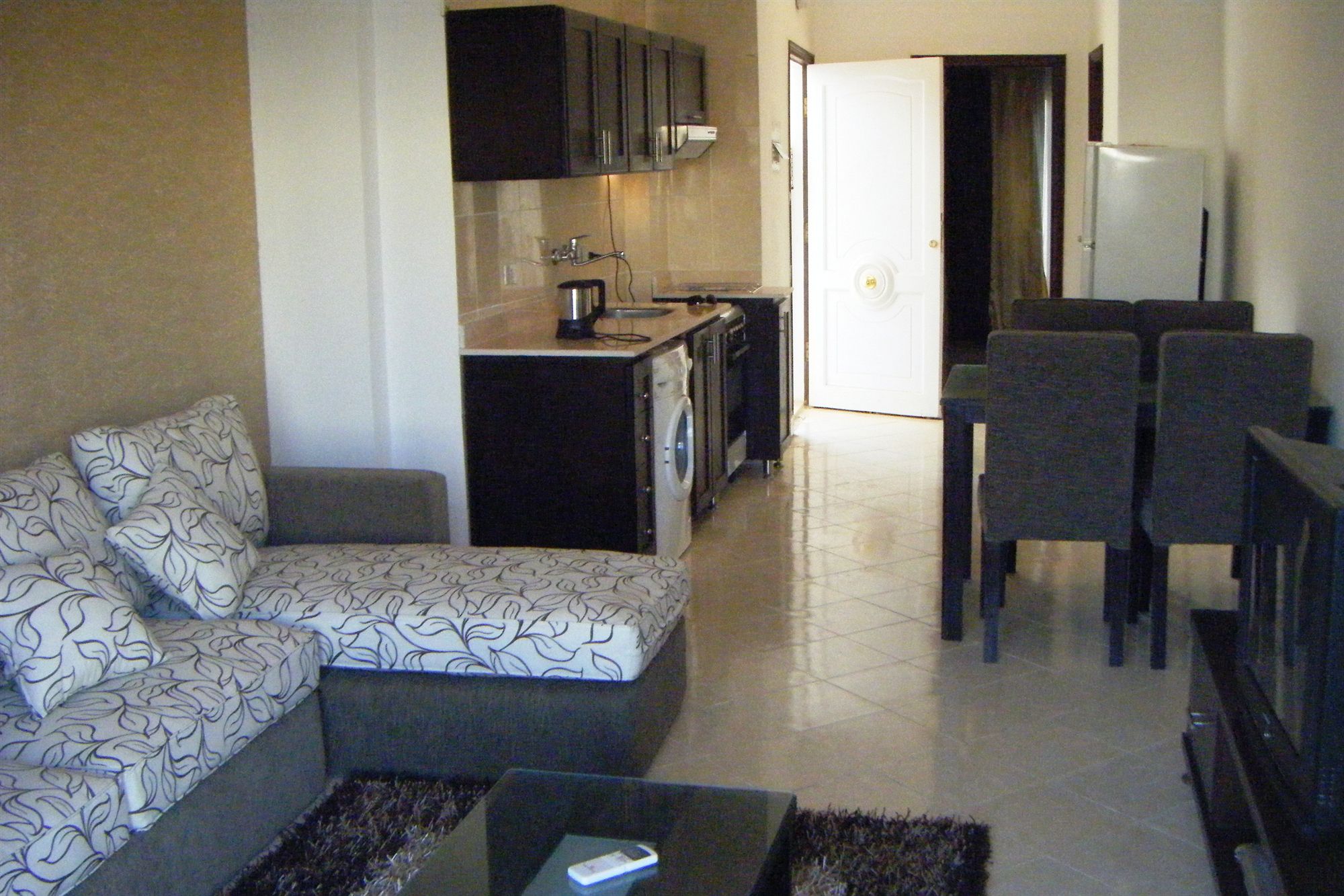 Carlton Deluxe Residences & Apartments