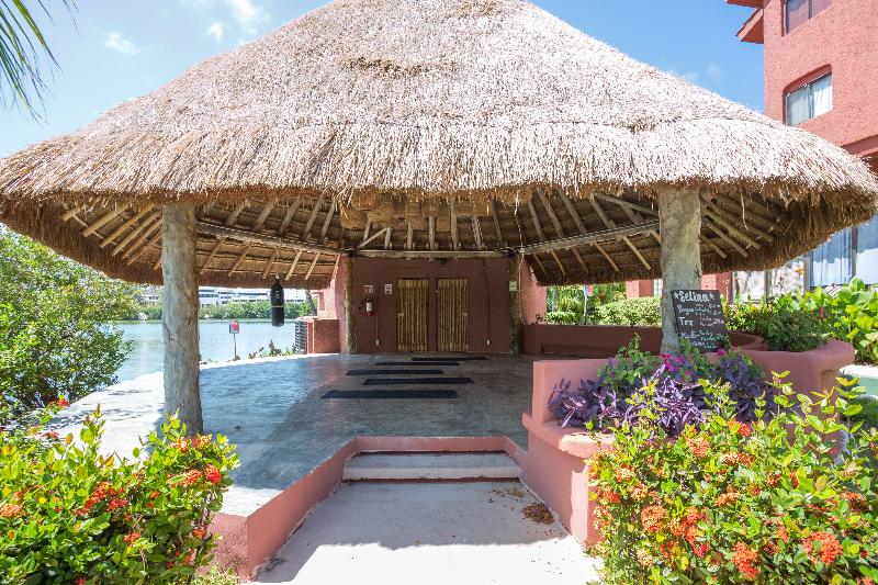 Selina Cancun Laguna