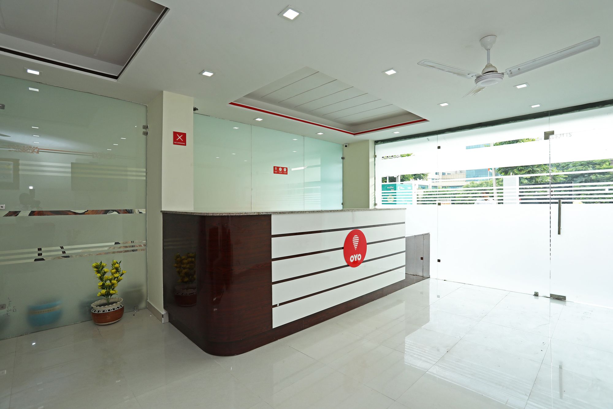 Oyo 9380 Near Artemis Hospital