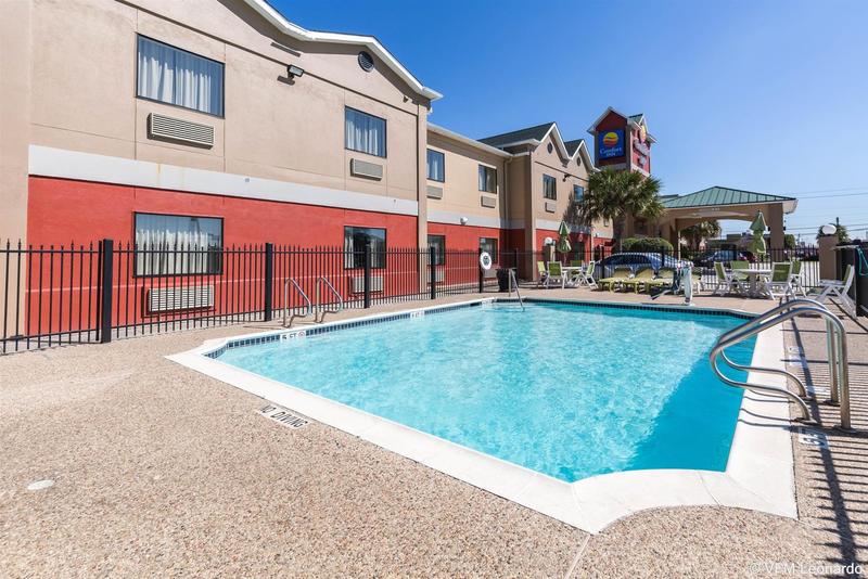Econo Lodge Inn & Suites East Houston I-10