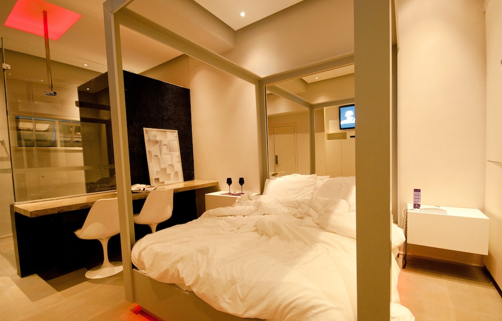 Lush Motel