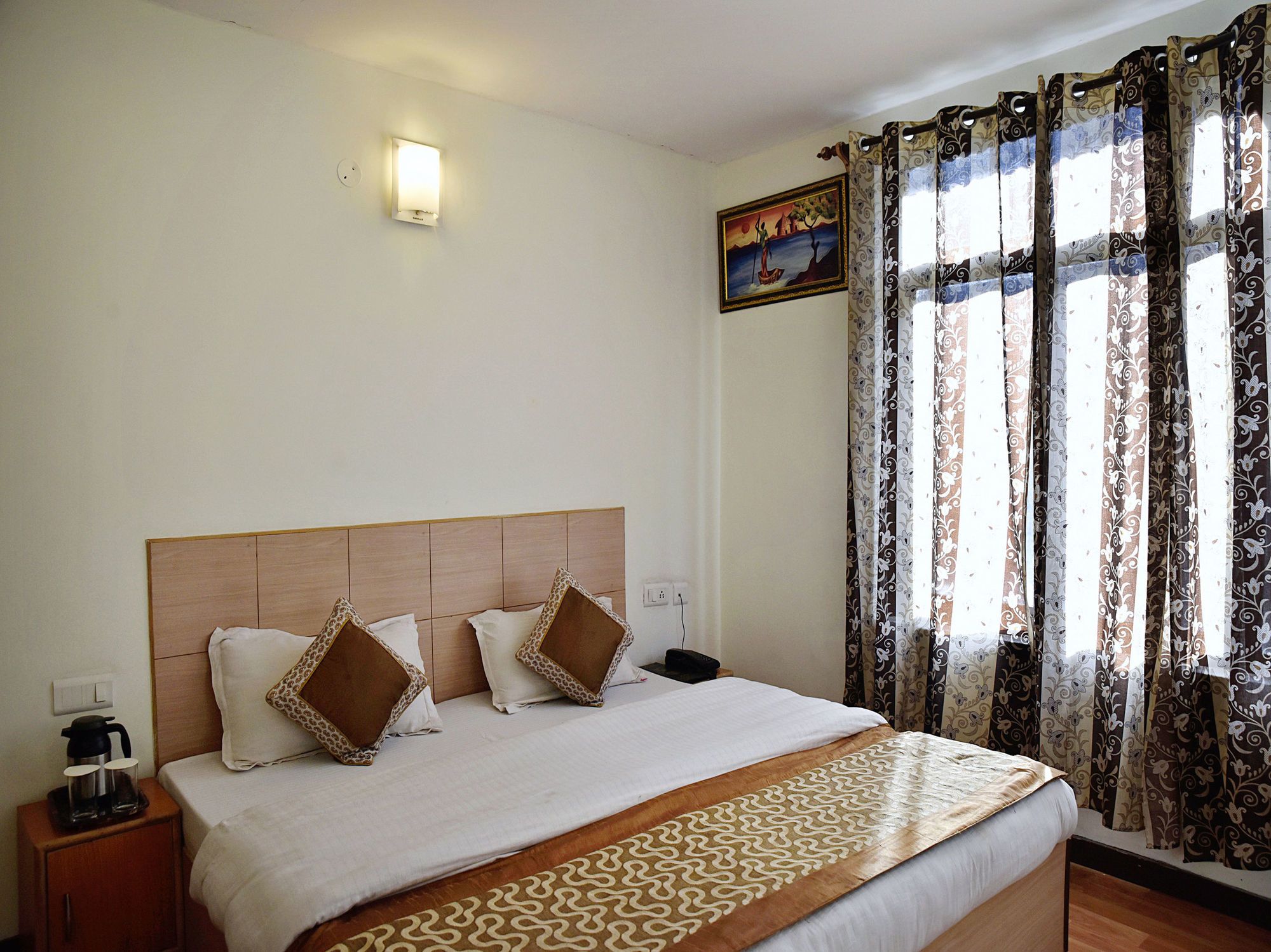 Hotel Him Shakti by OYO Rooms